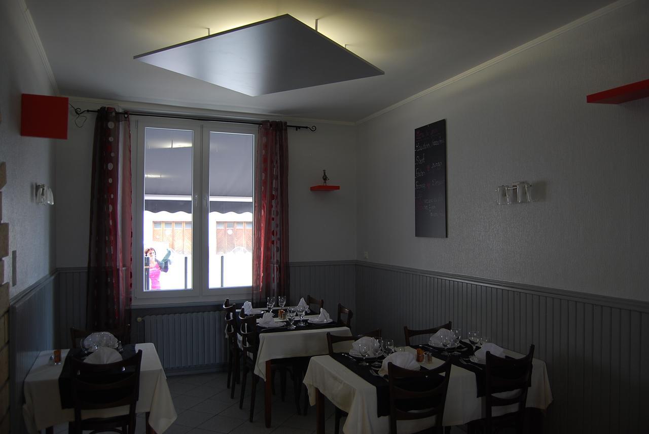 Chez Maxim Hotel Saint-Sauveur  Bagian luar foto
